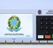 Nenhuma democracia é forte o suficiente para dispensar vigilância permanente