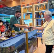 Estratégias para apresentar o turismo e riquezas do artesanato, atrativos, gastronomia
