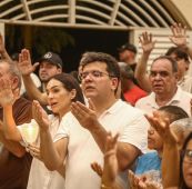 Na missa, governador e Isabel Fonteles