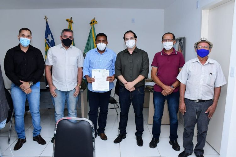 Prefeito de Floriano Joel Rodrigues com empresários de Floriano