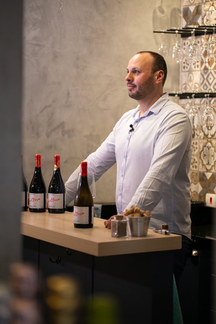 Sommelier Jonas Martins  -  curador do portfólio da importadora MMV, em Curitiba
