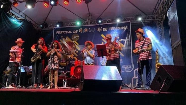 O evento é gratuito e começará sempre às 19h