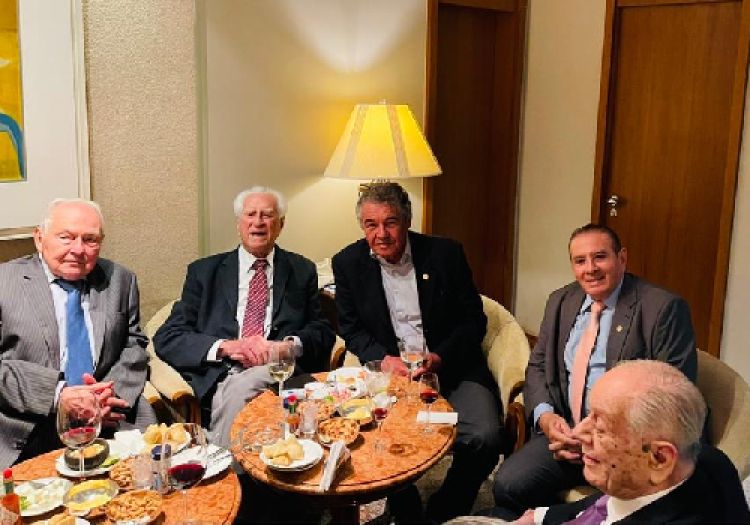 Menu político para Valdeci Cavalcante e convidados