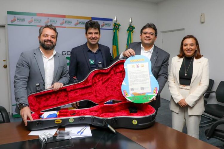 No Karnak, governador recebe organizadores e kit promocional do evento. (Foto: Jorge Henrique Bastos)