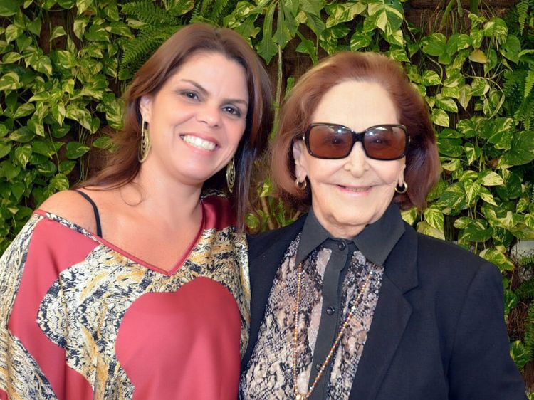 Alexandra (à esq.) e a saudosa July que dedicou décadas ao colunismo social baiano