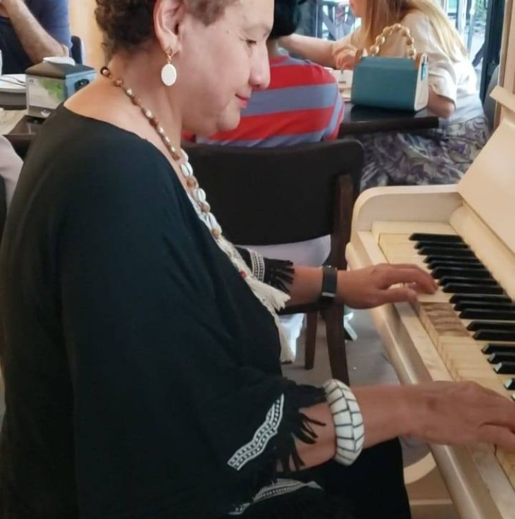 Agora o Hino do Ceará é o próximo dever de casa de Carla Ramos