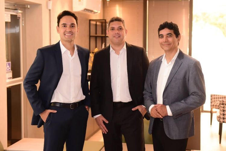 Na foto, os médicos idealizadores do projeto, Aécio Lira, Jonatas Melo e Alcino Sá