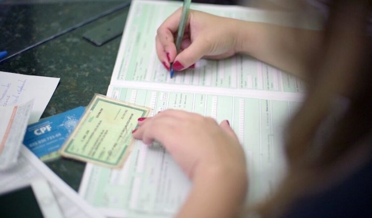 Os consumidores que precisam atualizar o cadastro recebem uma notificação na conta de energia