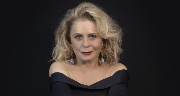 Vera Fischer retorna à cena teatral interpretando texto inédito de Eduardo Bakr sob a direção do premiado Tadeu Aguiar