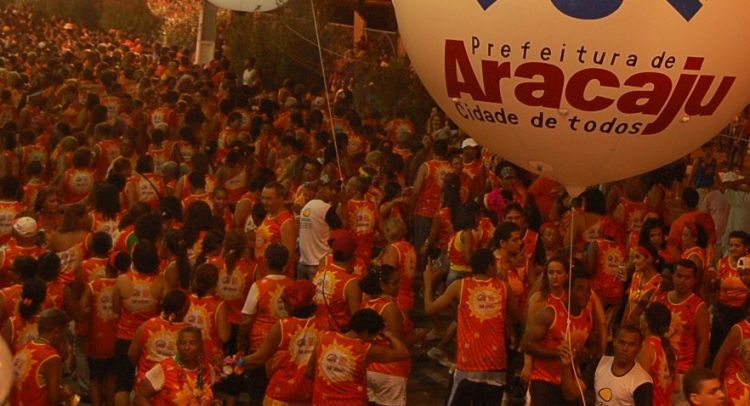 Folia ocorrerá entre os dias 3 e 5 de novembro, na Orla de Atalaia, em Aracaju