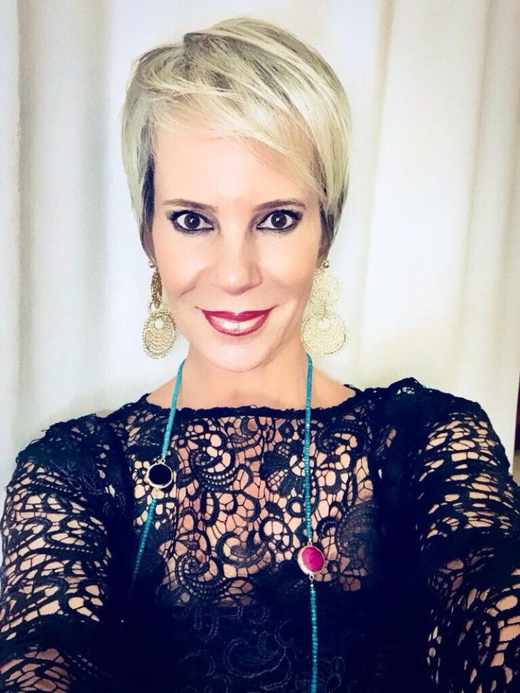 De Brasília, a jornalista Lia Dinorah 