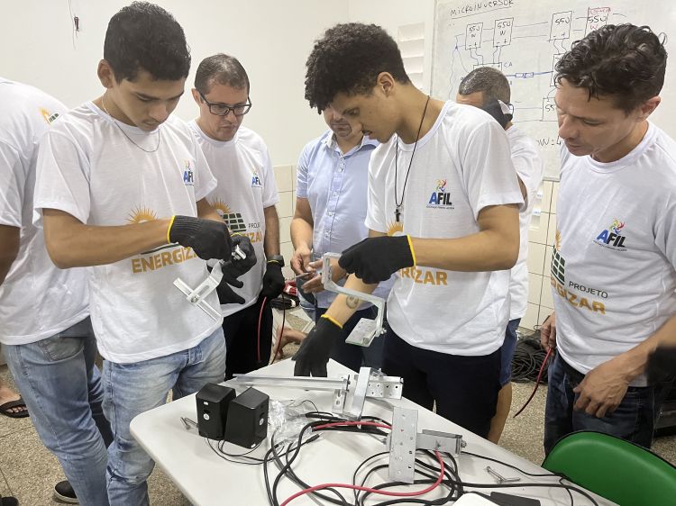 “O curso é muito importante para a nossa geração pois a Energia Solar é o futuro. Agradeço a Fundação Wall Ferraz pela oportunidade”, disse o aluno Antônio Silva.
