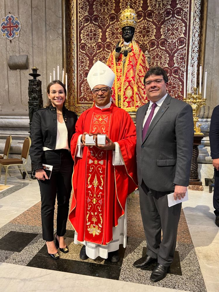 O governador Rafael Fonteles participou, nesta quinta-feira (29), de ato religioso no Vaticano
