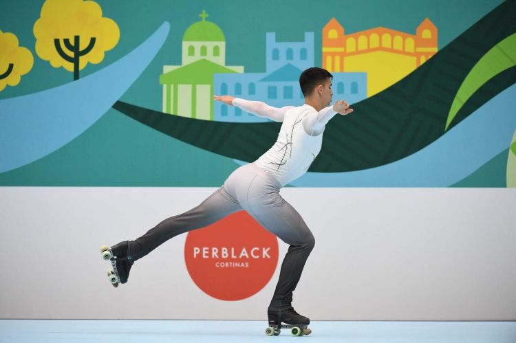 Arthur Alcorte (foto) participa do Campeonato Brasileiro de Patinação Artística no Gelo, na Arena Ice Brasil, em São Paulo