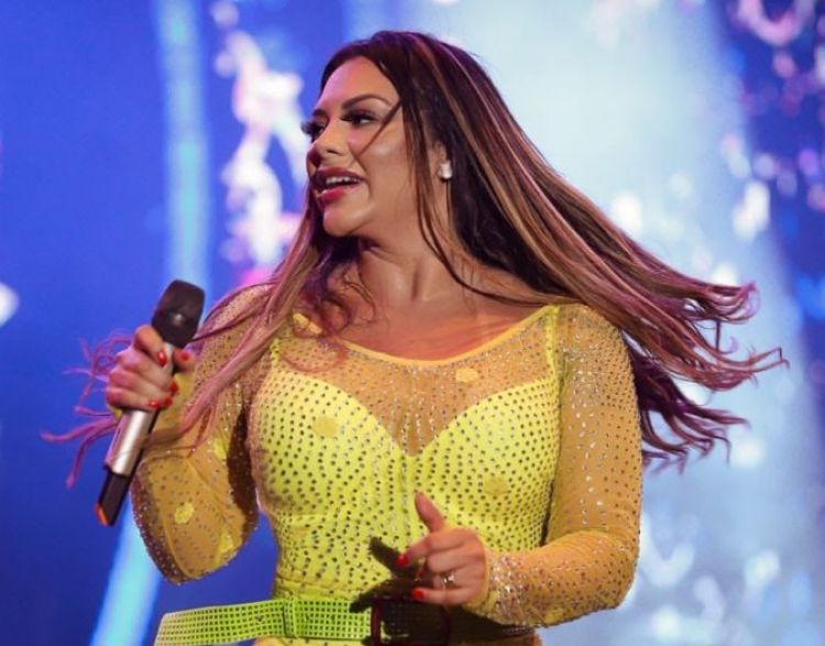 Charme e talento da cantora Márcia Fellipe (nesta quarta, 16)  para o público de Teresina