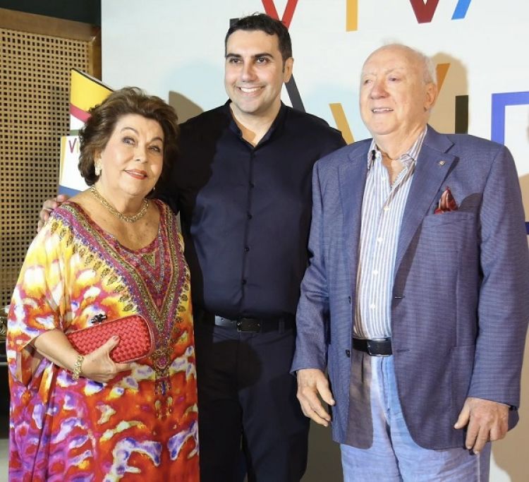  O colunista potiguar Thiago Cavalcanti recebendo o casal Denise e Arnaldo Gaspar