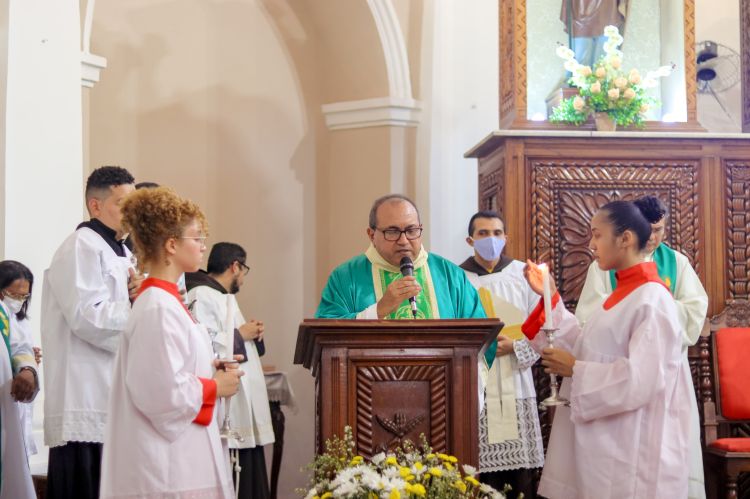 Padre Francisco Santos é o novo Pároco da Igreja São Benedito (FOTO: LUCAS ALMEIDA)