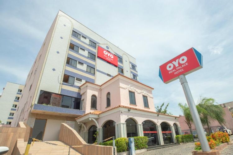 Frente do Oyo Real Palace Hotel em Teresina