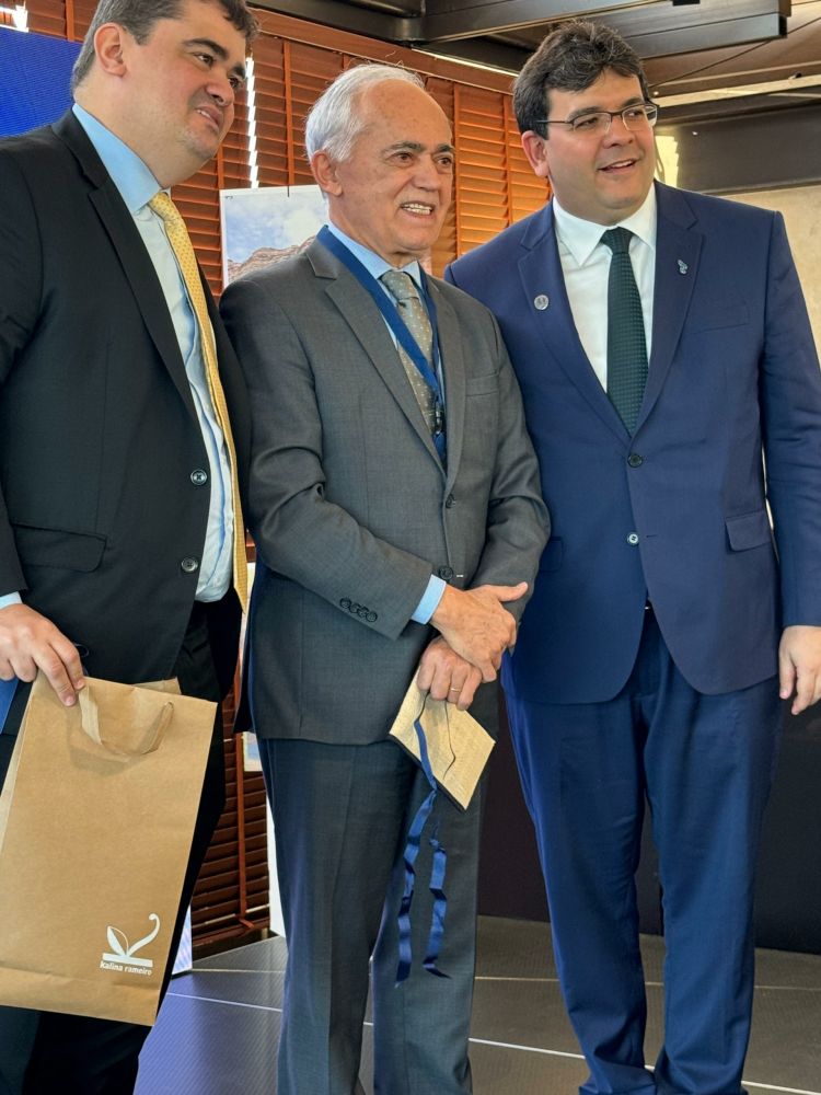 O diretor do Sebrae no Piauí, Júlio Cesar Filho; o Embaixador do Brasil em Portugal, Raimundo Carreiro Silva; e o governador do Piauí, Rafael Fonteles