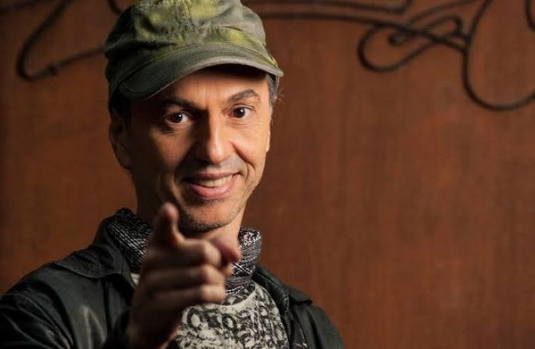 Entre os shows - Zeca Baleiro