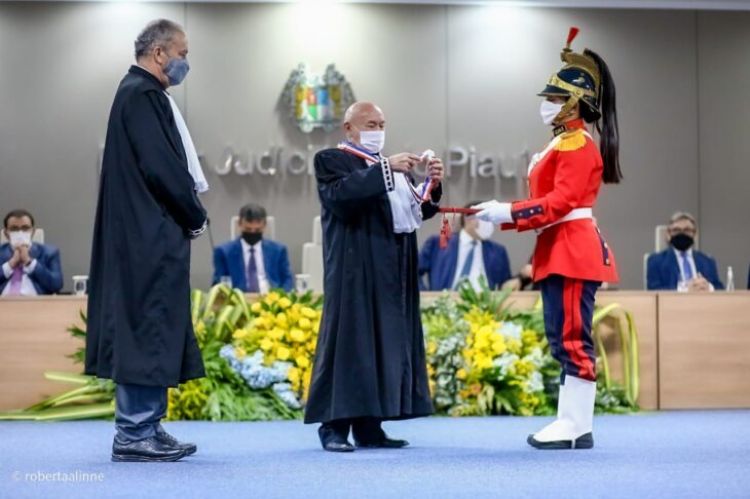 Instante da posse do novo desembargador