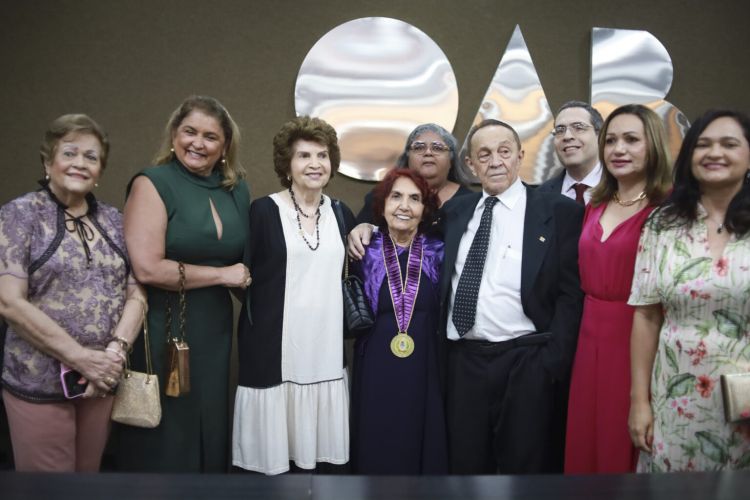 Núcleo Feminino prestigiando a posse da presidente da APL Fides Ommati, na sede da OAB-PI. Crédito: Jairo Moura