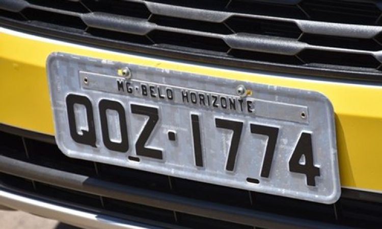 Durante o período chuvoso, há o aumento da perda de placas de veículos