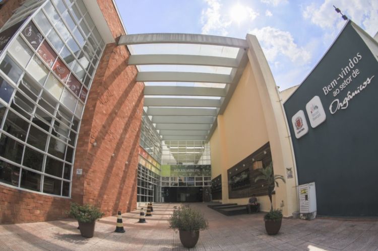 Feira Internacional de Destinos Inteligentes começa com entrega de prêmio em CWB