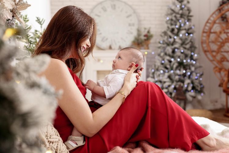  Yara Moura Fé em seu primeiro Natal com o filho, Caio