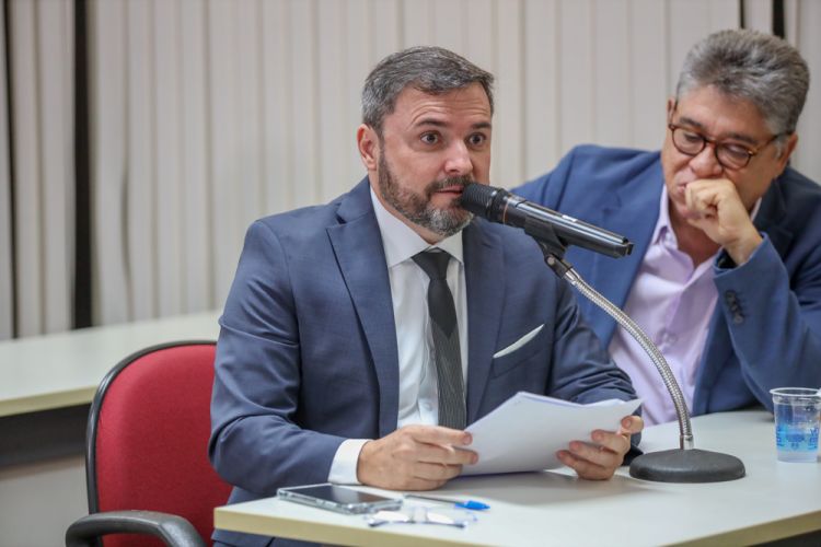 Uma das matérias da pauta é o Projeto de Lei Ordinária do Governo 24/24, que reajusta o vencimento dos profissionais do magistério público da educação básica do Piauí