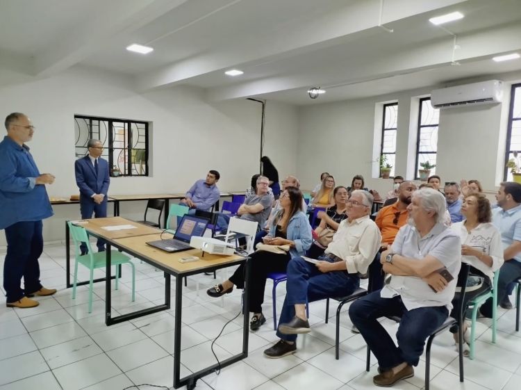 O encontro teve início com a apresentação do novo secretário da SEMDEC, Marcelo Magalhães