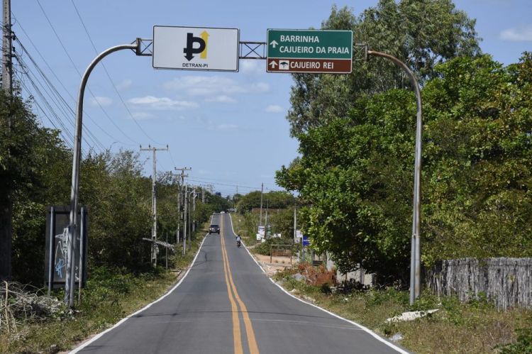 Desde janeiro, o município de Cajueiro da Praia teve mais de 13 km de vias nas áreas urbana e rural asfaltadas