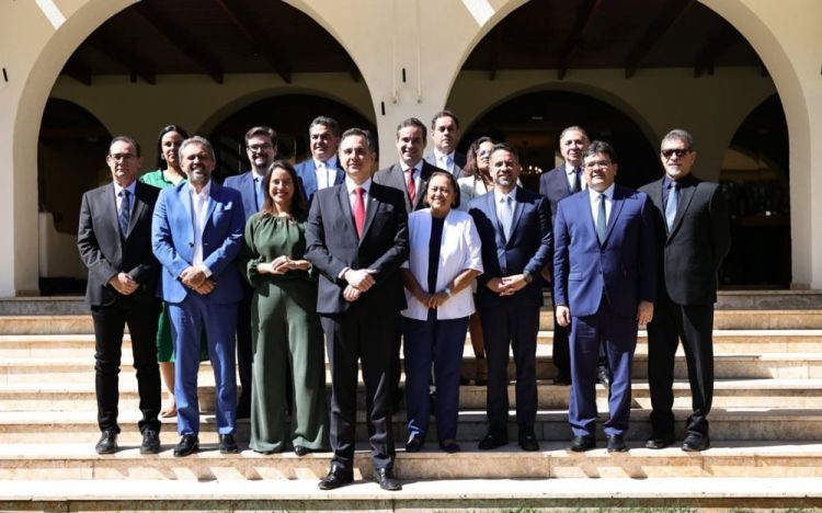 No DF o governador RF com os demais governadores do Nordeste
