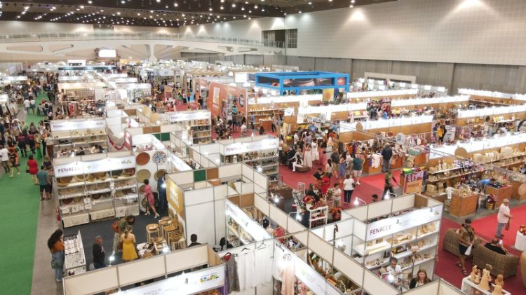 Centro de Eventos do Ceará recebe empreendedores do artesanato