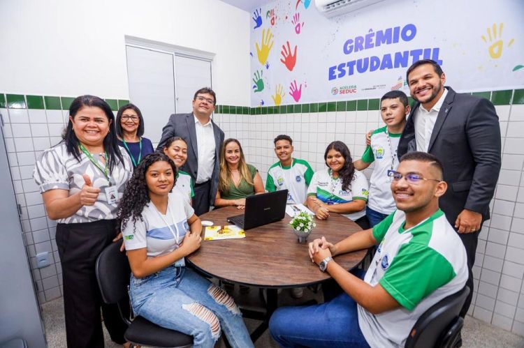 Governo Rafael Fonteles valorizando a Educação Estadual