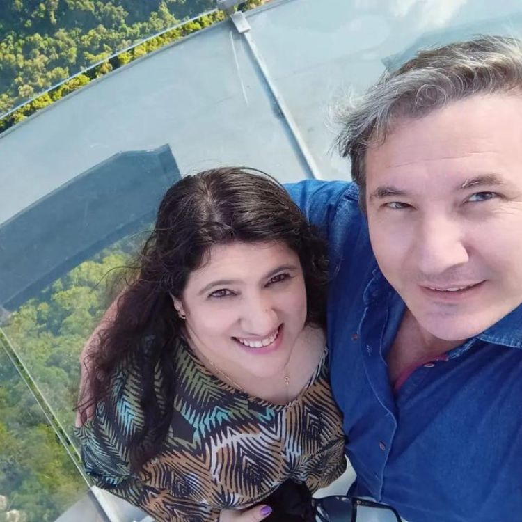 No registro, ao lado do esposo  João Marcelo Mazzo