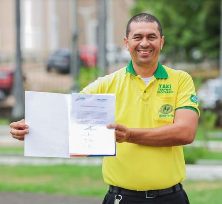 Jenison Lopes, presidente da Cooperativa de Taxistas, já recebeu o recurso no ano passado em lançamento para táxi tradicional