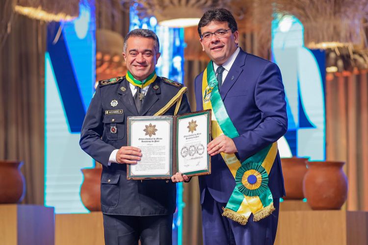 Entrega de Medalhas a Personalidades em Teresina e Parnaíba