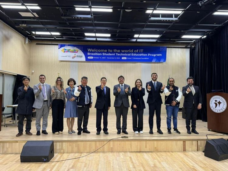 Rafael Fonteles e comitiva na primeira edição do Seduckathon, em intercâmbio na Coreia do Sul