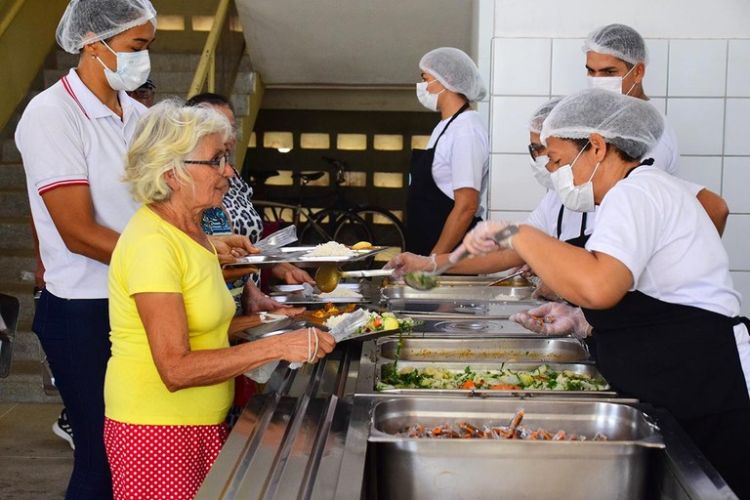 Alimentação acessível para todos a preço de R$ 1,00