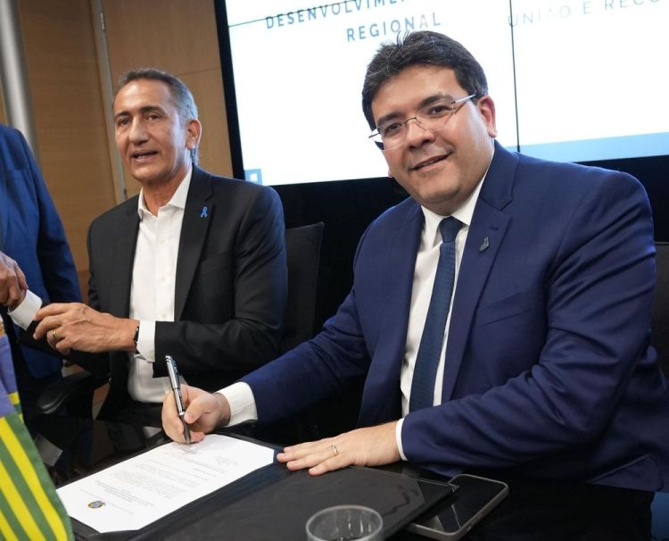 Rafael Fonteles circula na Côrte
