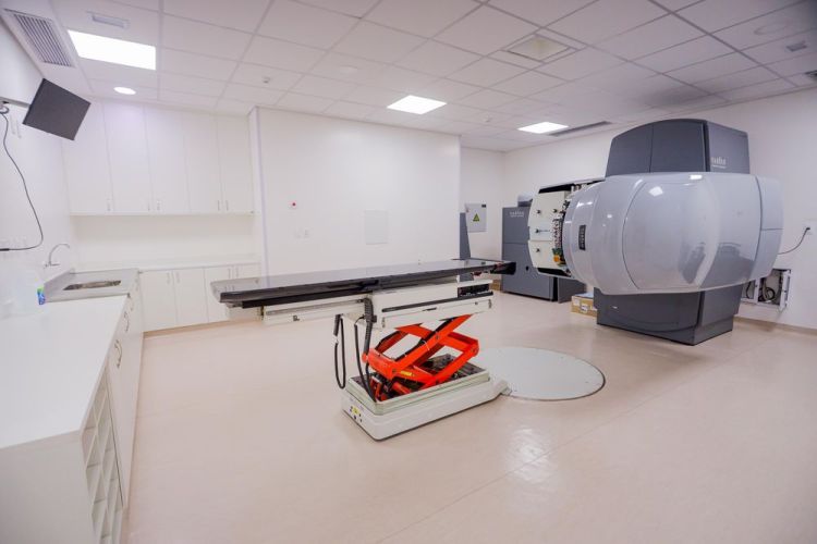 as autoridades destacaram que o prédio representa um avanço significativo na expansão dos serviços de radioterapia
