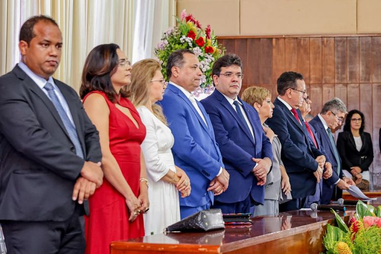 Solenidade de diplomação do prefeito eleito de Teresina, Sílvio Mendes, do vice-prefeito eleito, Jeová Alencar, e dos vereadores e suplentes 