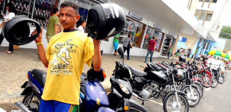 Flanelinhas apenas para guarda de capacetes já existem no mercado