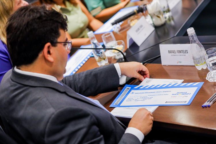Rafael Fonteles participou da entrega de certificados aos professores