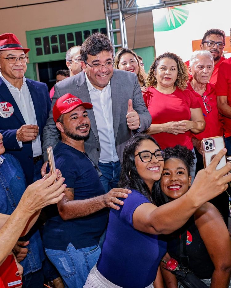 Instante representativo do governador Rafael com os participantes