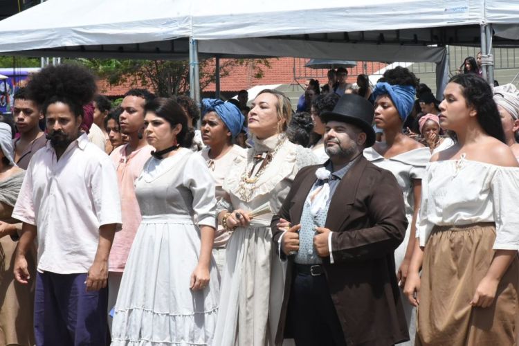 Formação do elenco no Espetáculo