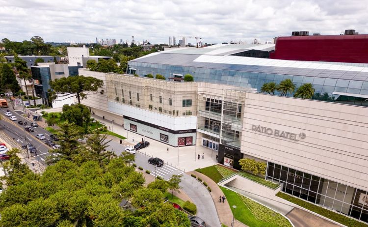 Frente do Shopping Pátio Batel em Curitiba
