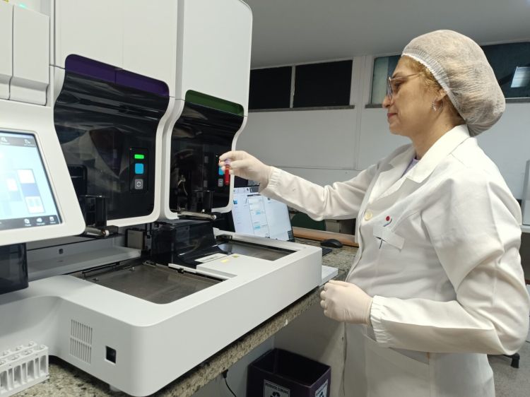  Laboratório atende à demanda de exames dos pacientes atendidos no Serviço Ambulatorial do Hemopi