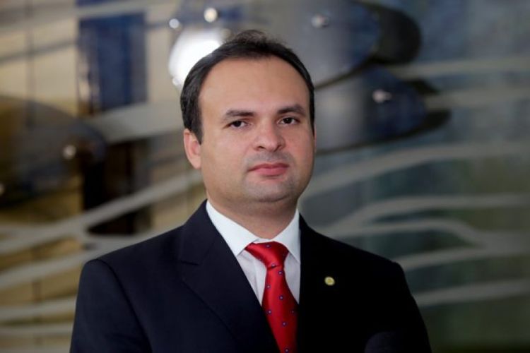 Mainha regressando à política